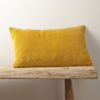 Coussin en tissu velours d'ameublement jaune